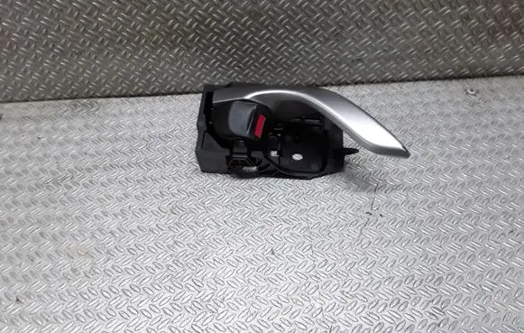 Mazda 3 II Front door interior handle T8314
