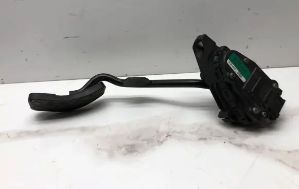 Audi A4 S4 B7 8E 8H Accelerator throttle pedal 8E2721523E 6PV00802634