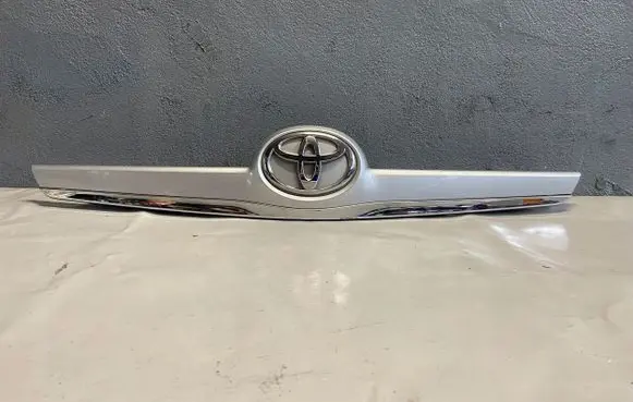 Toyota Verso Tailgate trim 0F090