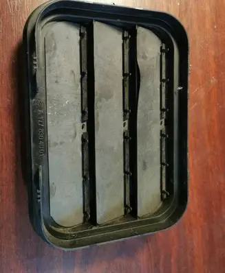 Quarter panel pressure vent