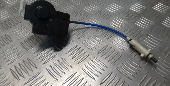 Lexus IS 220D-250-350 Fuel tank cap lock 