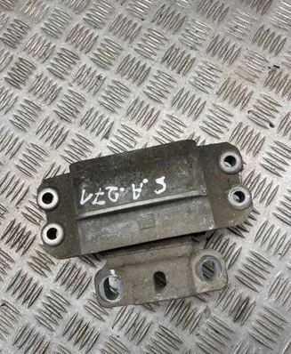 Seat Altea XL Engine mount bracket 1k0199555