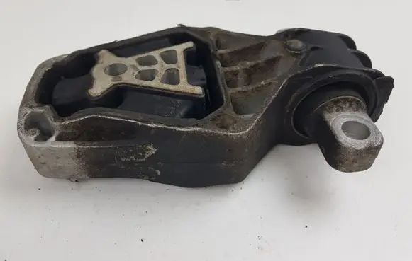 Mercedes-Benz CLA C117 X117 W117 Engine mount bracket A2462401209
