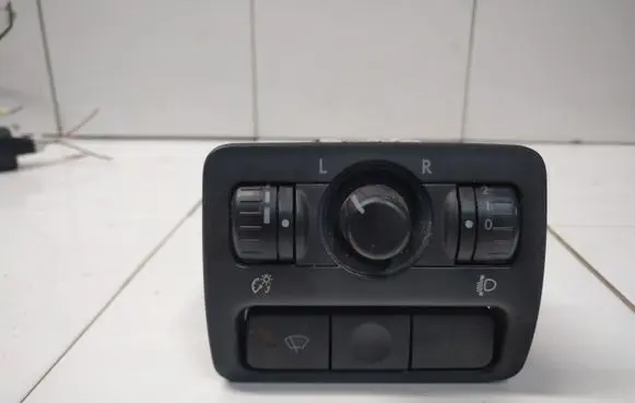 Subaru Outback Wing mirror control module 159911