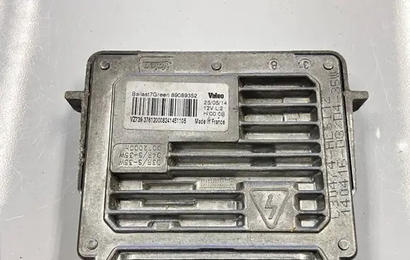 Jeep Grand Cherokee Headlight ballast module Xenon 89089352