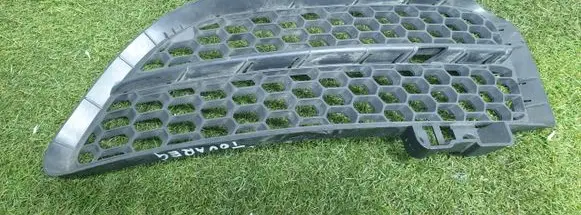 Volkswagen Touareg I Front bumper lower grill 7L6853665B