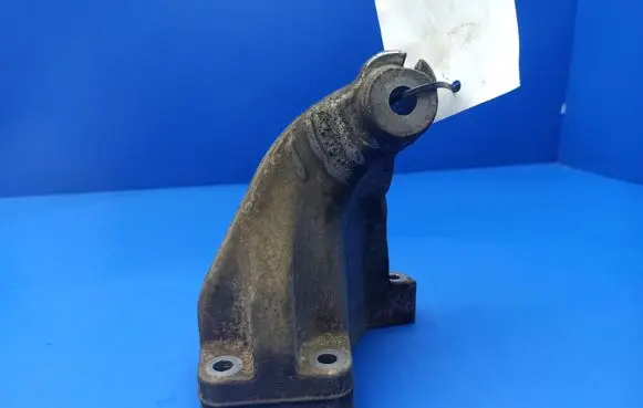 Mercedes-Benz E W211 Engine mounting bracket A6422230004 ENAC46000