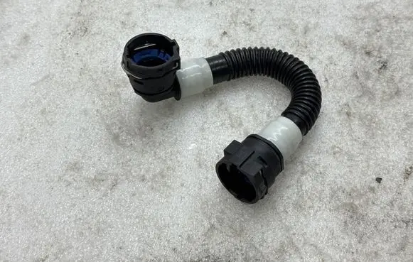 Tesla Model Y Electric car engine cooling hoses/pipes 163159700B