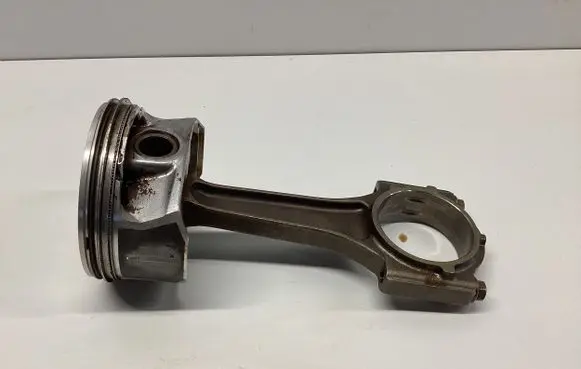 Dodge Challenger Piston with connecting rod