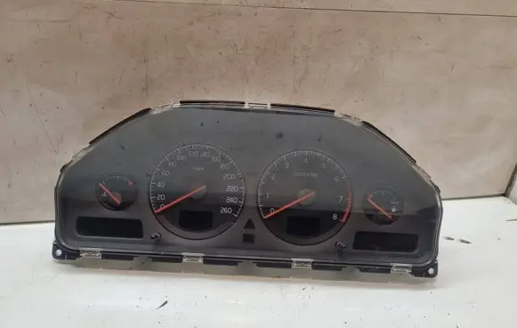 Volvo V70 Speedometer (instrument cluster) 9499668 69294570T SN014615