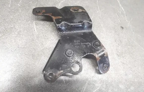 Audi A4 S4 B5 8D Radiator mount bracket 028129811