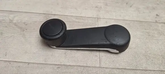 Volkswagen PASSAT B5.5 Rear door window winding handle 