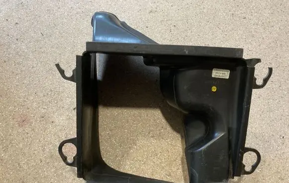 Audi TT TTS RS Mk3 8S Air intake duct part 8S0121674