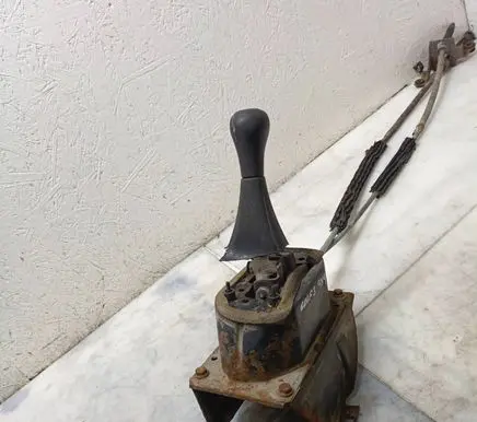 Volkswagen Golf III Gear shifter/selector 1H0711266