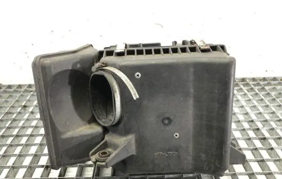 Mitsubishi Lancer Air filter box E5T08271