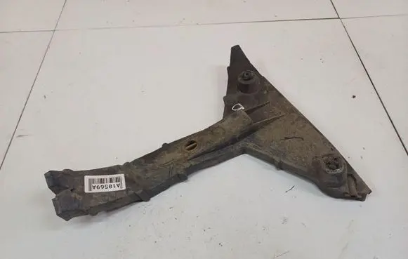 Front bumper mounting bracket