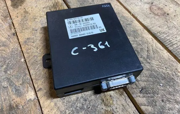 Mercedes-Benz CLK A209 C209 Voice control module a2038200385 2038200385