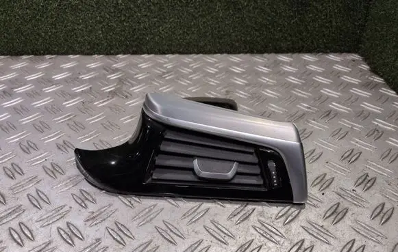 BMW 5 G30 G31 G38 Dashboard side air vent grill/cover trim 16828110 9330858 9330856