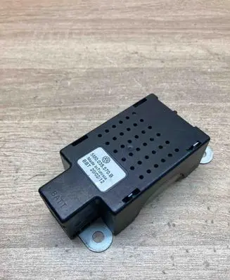 Volkswagen Golf VI Aerial antenna amplifier 5M0035570B