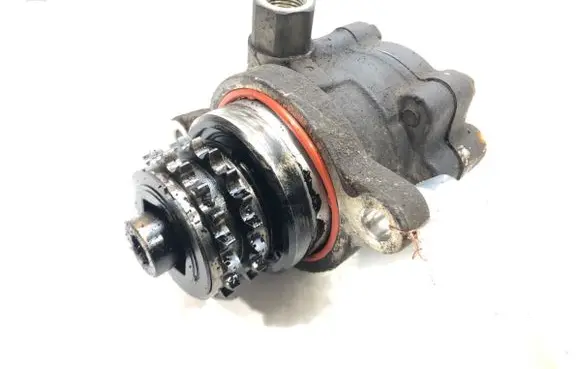 Nissan Almera N16 Power steering pump 