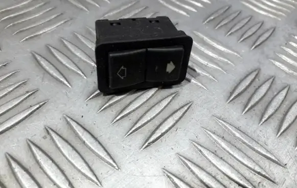 BMW 5 E39 Electric window control switch 8368974