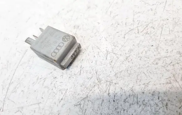 Volkswagen PASSAT B6 Other relay 1K0951253