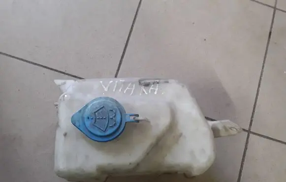 Suzuki Grand Vitara I Windshield washer fluid reservoir/tank 060351928