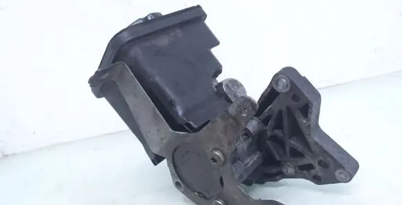 BMW 5 E60 E61 Power steering pump 7693974101