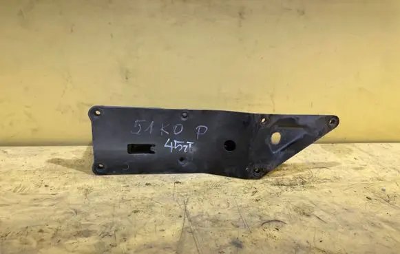 Nissan Qashqai Fender mounting bracket