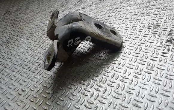 Nissan X-Trail T30 Rear door lower hinge