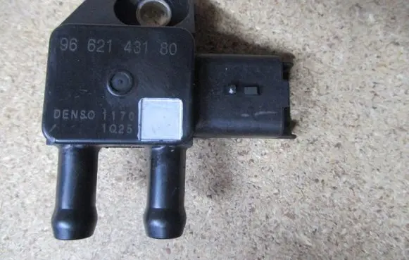 Peugeot Partner III Oil pressure sensor 9662143180