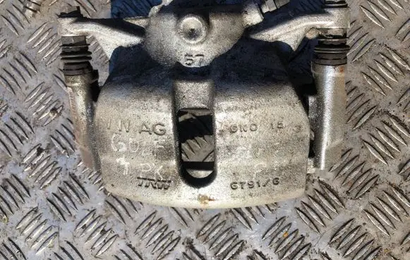 Volkswagen Golf VII Front brake caliper