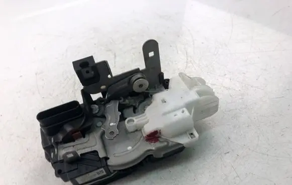 Volvo V40 Rear door lock 31391825