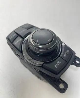 Head unit multimedia control