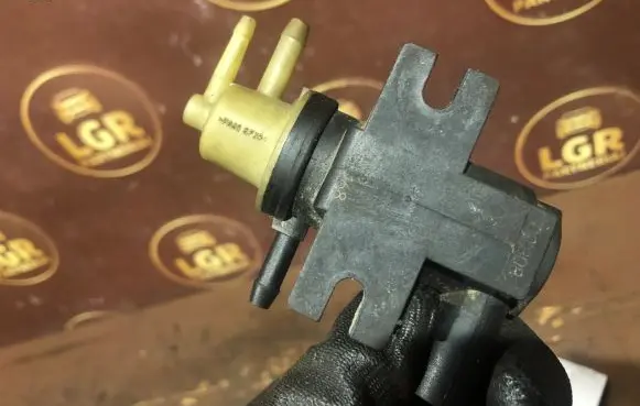 Volkswagen Golf IV Turbo solenoid valve 702184010