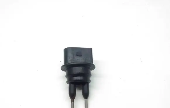 Volkswagen PASSAT B5 Windshield washer fluid level sensor 95VW17K656AA