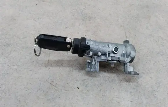 Volkswagen Caddy Ignition lock 1K0905851B