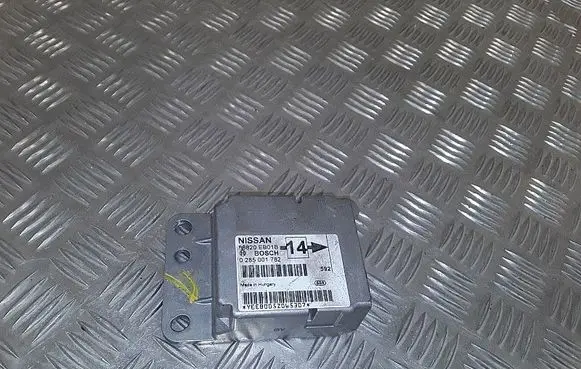 Nissan Navara Airbag control unit/module 0285001782