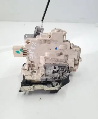 Audi A4 S4 B8 8K Front door lock 8J2837015