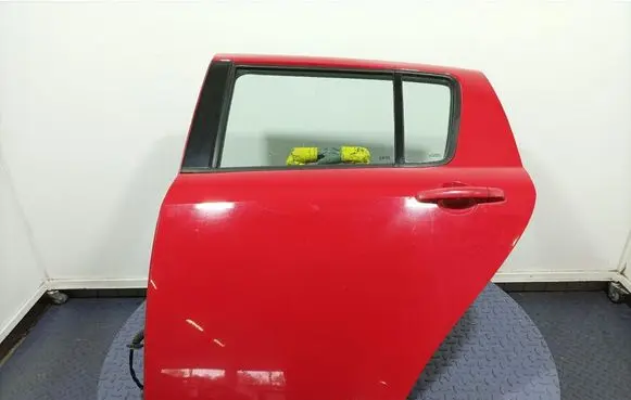 Suzuki Swift I Rear door 