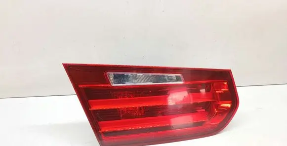 Tailgate rear/tail lights