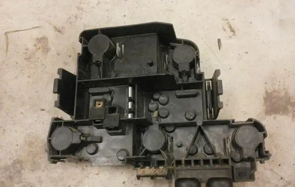 Volkswagen Golf II Tail light bulb cover holder 191945258