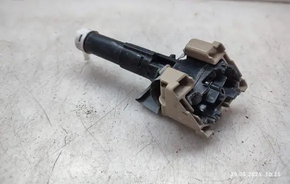 Headlight washer spray nozzle