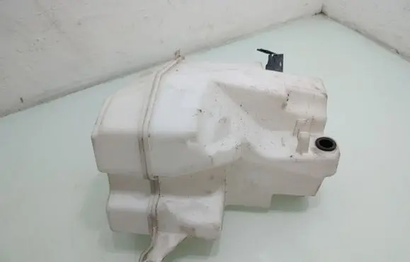 Volvo S80 Windshield washer fluid reservoir/tank