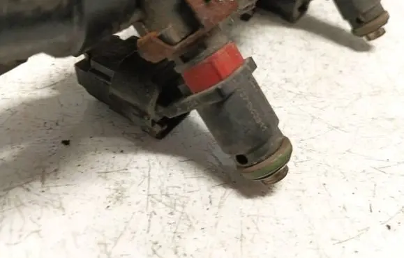 Skoda Praktik (5J8) Fuel injector 03e906031a