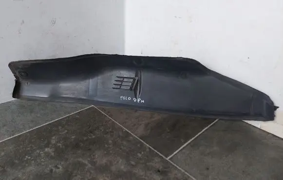 Volkswagen Polo IV 9N3 Fender end trim 6Q0821112A