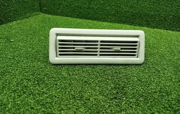 Renault Trafic III (X82) Dash center air vent grill 8200615839