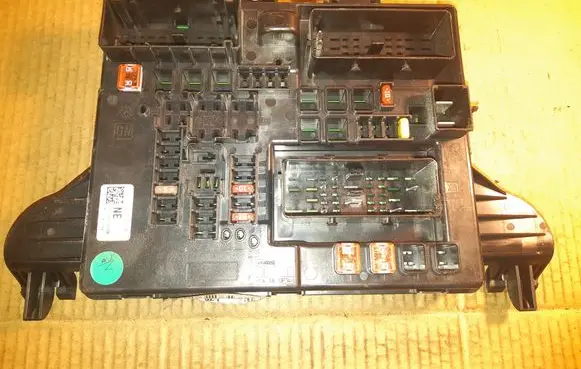 Opel Insignia A Fuse module 8373 47LTTS 47LTTS000482
