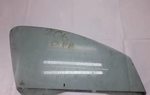 Peugeot 206 Front door window glass four-door