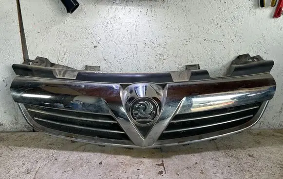 Opel Zafira B Front bumper upper radiator grill 13247327 13247328 13247330